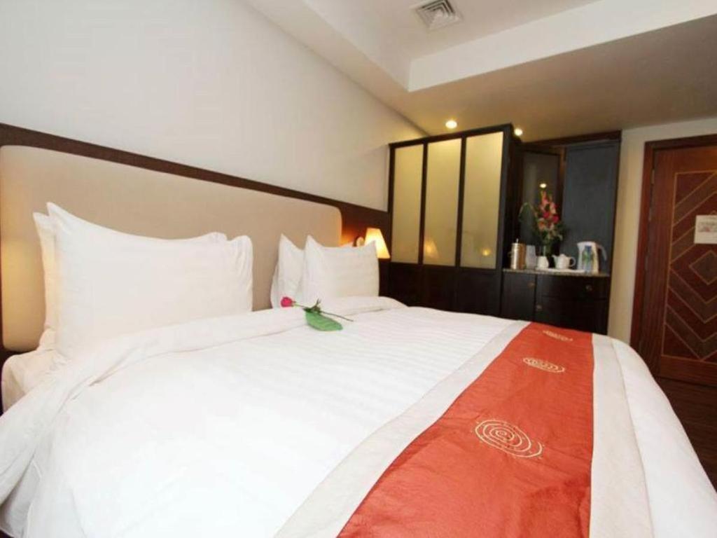 Plaza Sutera Biru Hotel Kuala Belait Екстериор снимка
