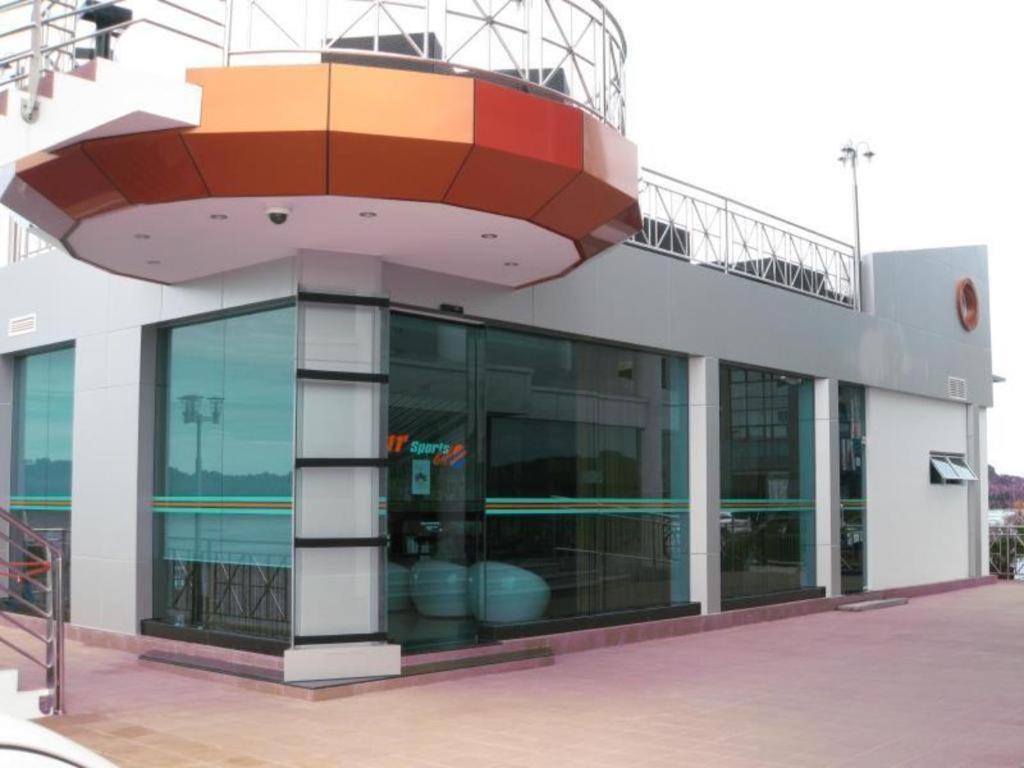 Plaza Sutera Biru Hotel Kuala Belait Екстериор снимка