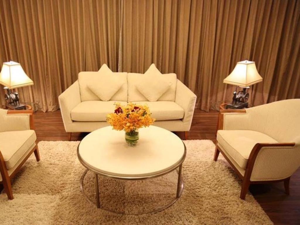 Plaza Sutera Biru Hotel Kuala Belait Екстериор снимка