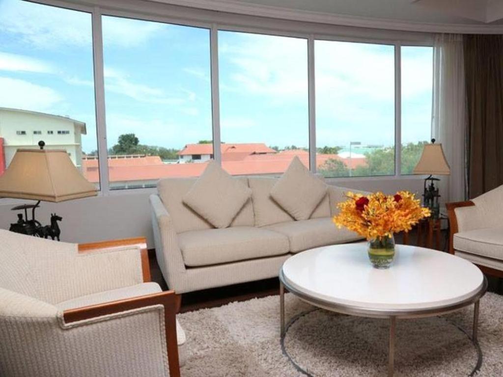Plaza Sutera Biru Hotel Kuala Belait Екстериор снимка