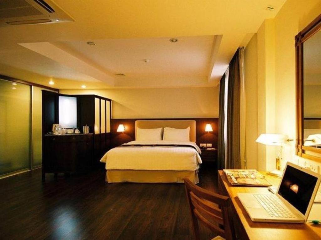 Plaza Sutera Biru Hotel Kuala Belait Екстериор снимка