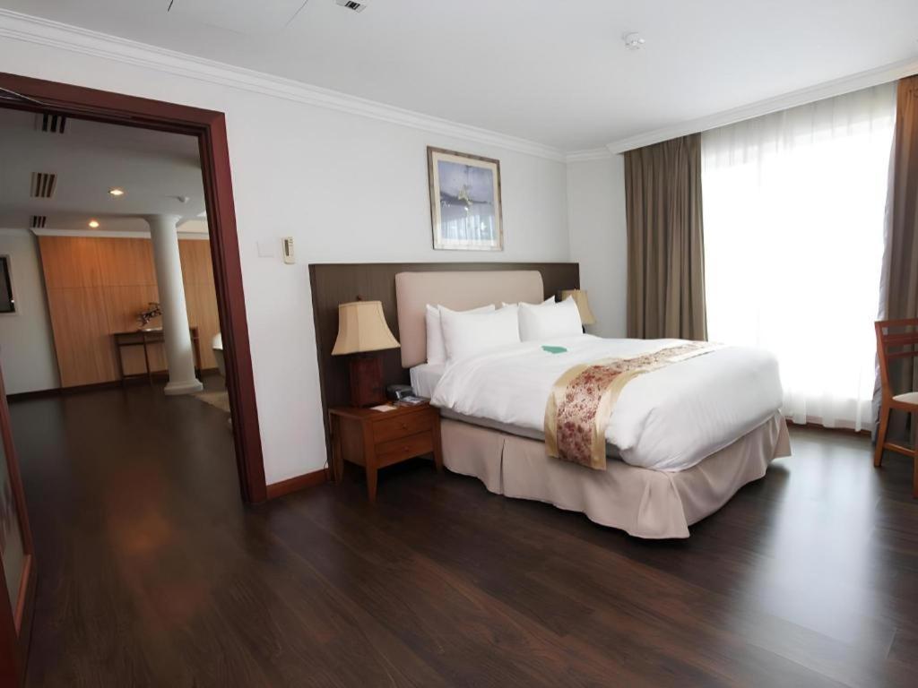 Plaza Sutera Biru Hotel Kuala Belait Екстериор снимка