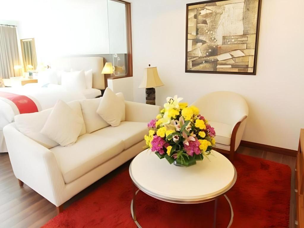 Plaza Sutera Biru Hotel Kuala Belait Екстериор снимка