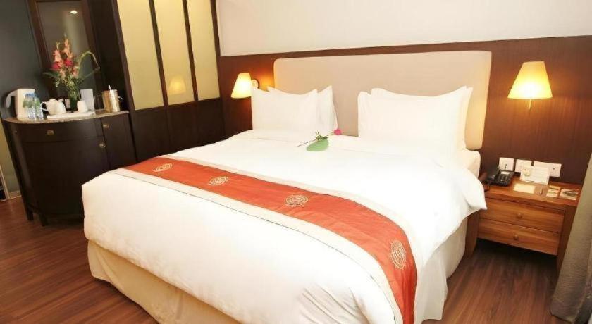 Plaza Sutera Biru Hotel Kuala Belait Екстериор снимка