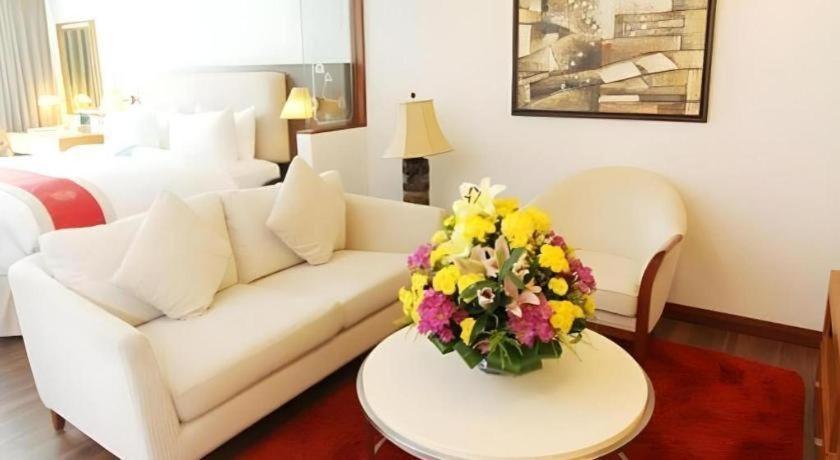 Plaza Sutera Biru Hotel Kuala Belait Екстериор снимка