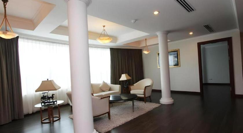 Plaza Sutera Biru Hotel Kuala Belait Екстериор снимка