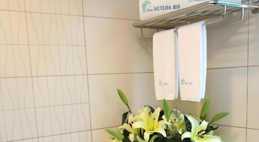 Plaza Sutera Biru Hotel Kuala Belait Екстериор снимка