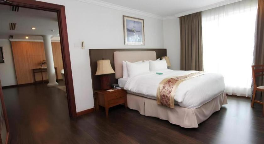 Plaza Sutera Biru Hotel Kuala Belait Екстериор снимка
