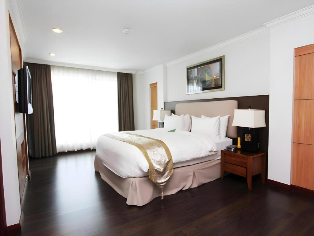 Plaza Sutera Biru Hotel Kuala Belait Екстериор снимка